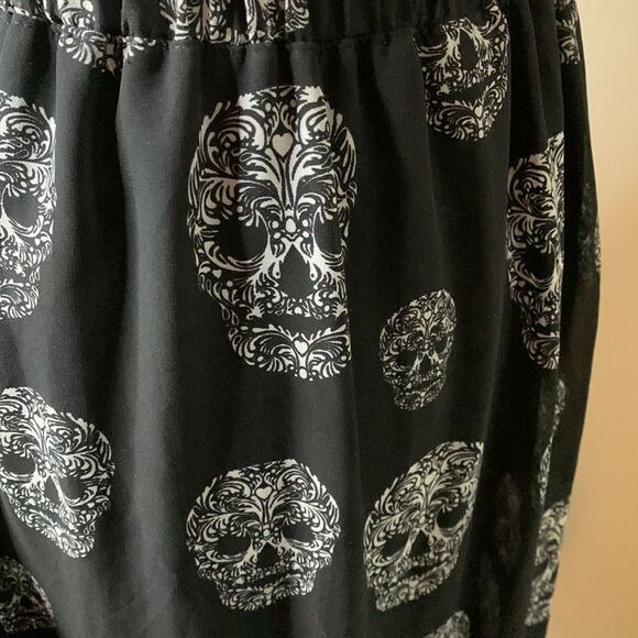 H&m black sugar skull hi low skirt. Elastic waist size four. NWOT. - Picture 5 of 10